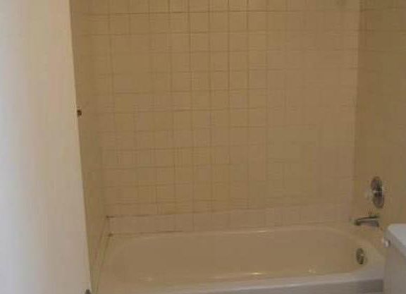 4th image of 3326 E Fairmount St