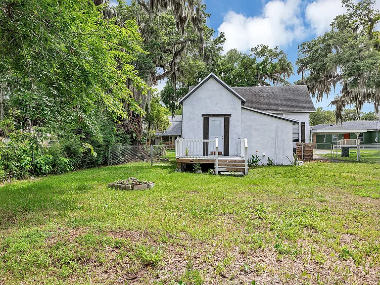611 Marion St — Photo 3