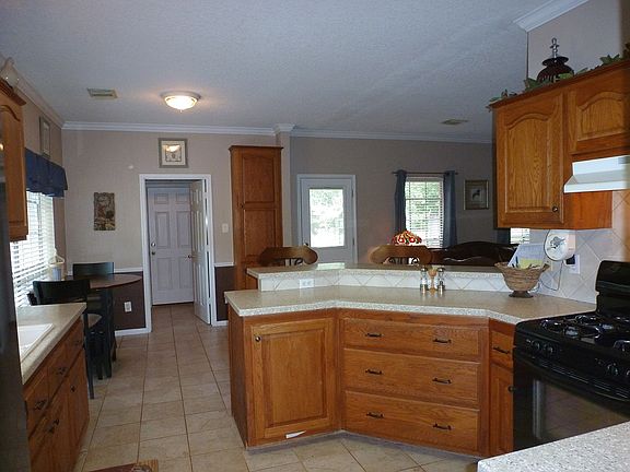 3rd image of 115 Twin Creek Cir