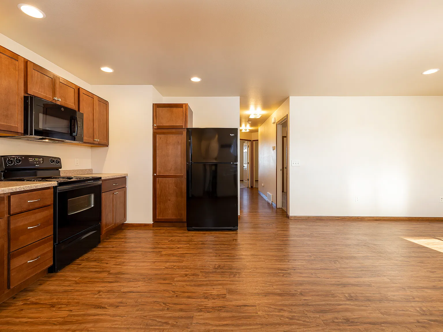 3 bed, 1053 sqft, $1,650 — Photo 4