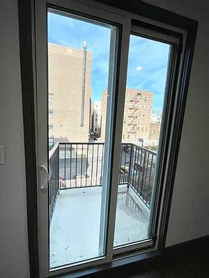 Rented by Delmark Realty LLC | media 32