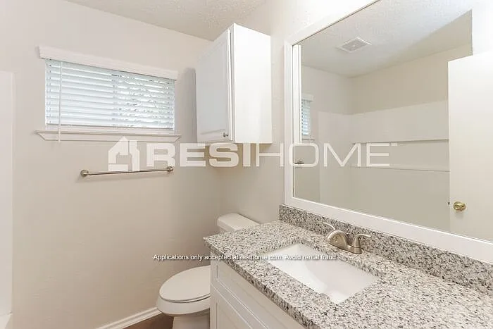 913 Pepperidge Ct — Photo 14
