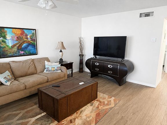5th image of 111 Shore Court #302
