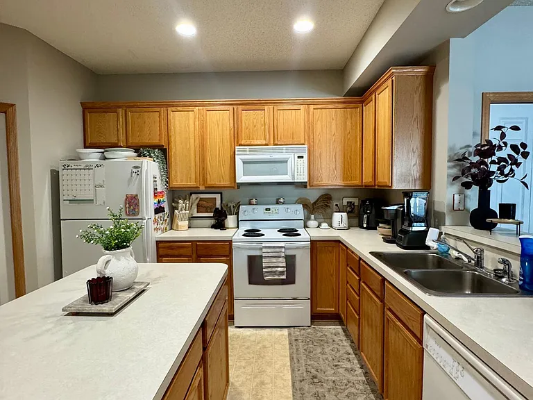 12215 Urbank St NE #G — Photo 4