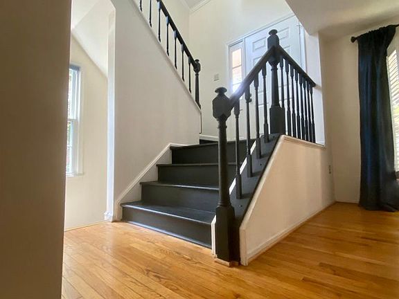 5th image of 2500 S Arlington Mill Dr APT E