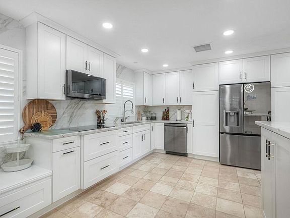 3rd image of 10629 Meadow Glen Way E