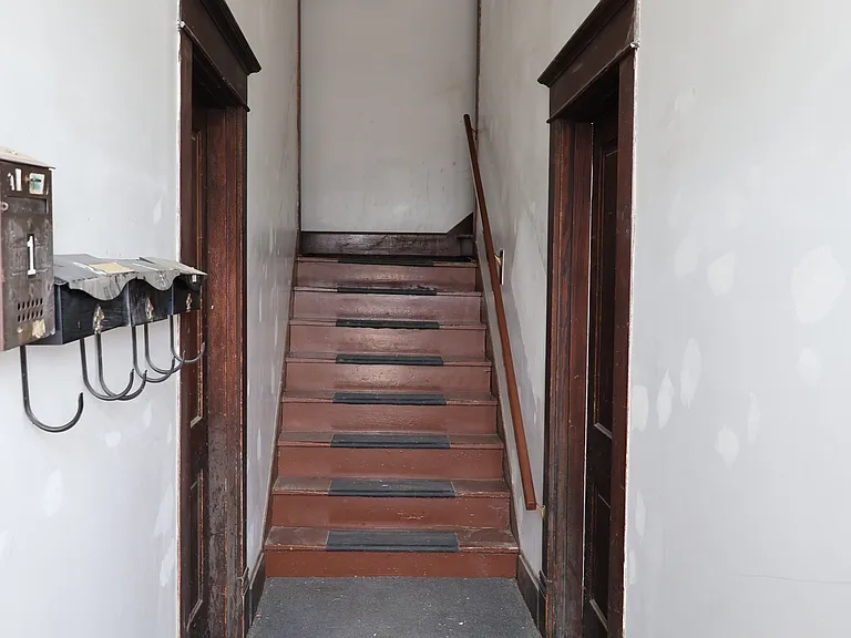 206 4th St #2 — Photo 3