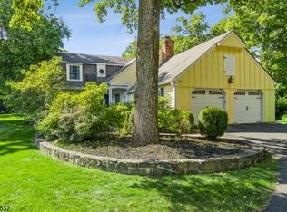 11 Frederick Ct, Basking Ridge, NJ 07920