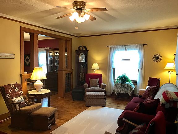 4th image of 206 H Ave