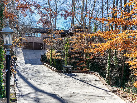 2nd image of 3926 Clubland Dr