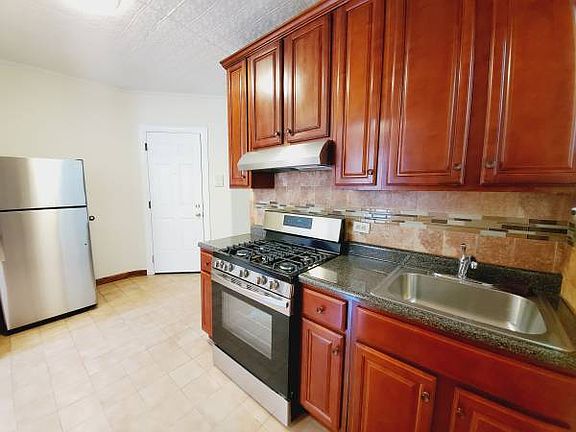 4th image of 571 39th St #1