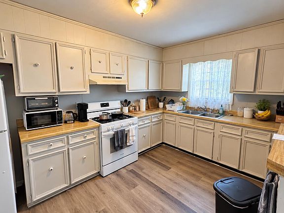 3rd image of 1508 Guildhall Ave NW