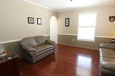 4th image of 623 Turnberry Ln