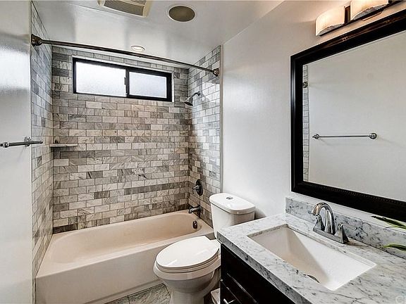 5th image of 2249 20th St Unit 6
