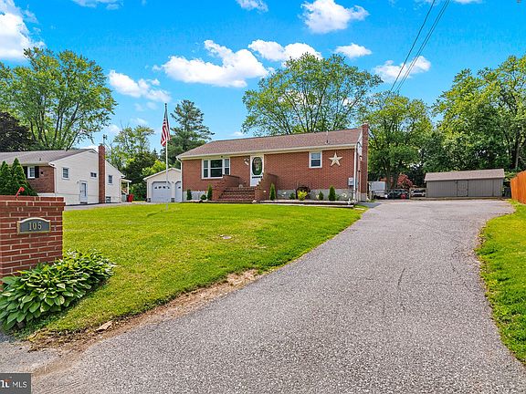 3rd image of 105 Crescent Dr
