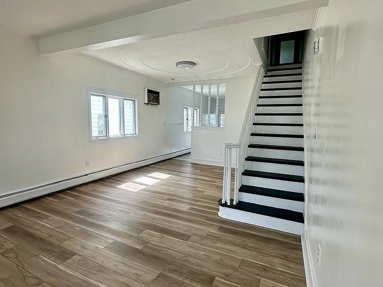 New Grant St — Photo 49