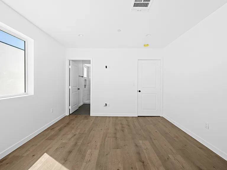 6830 Hazeltine Ave — Photo 54