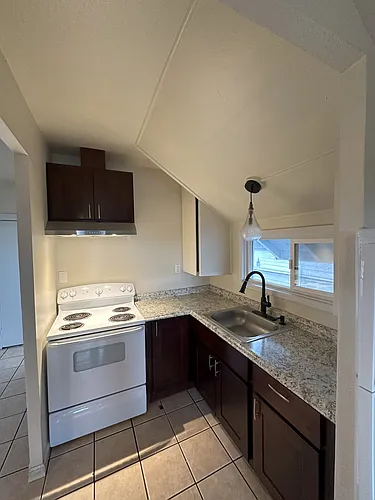 32 Carr St #C Photo 1