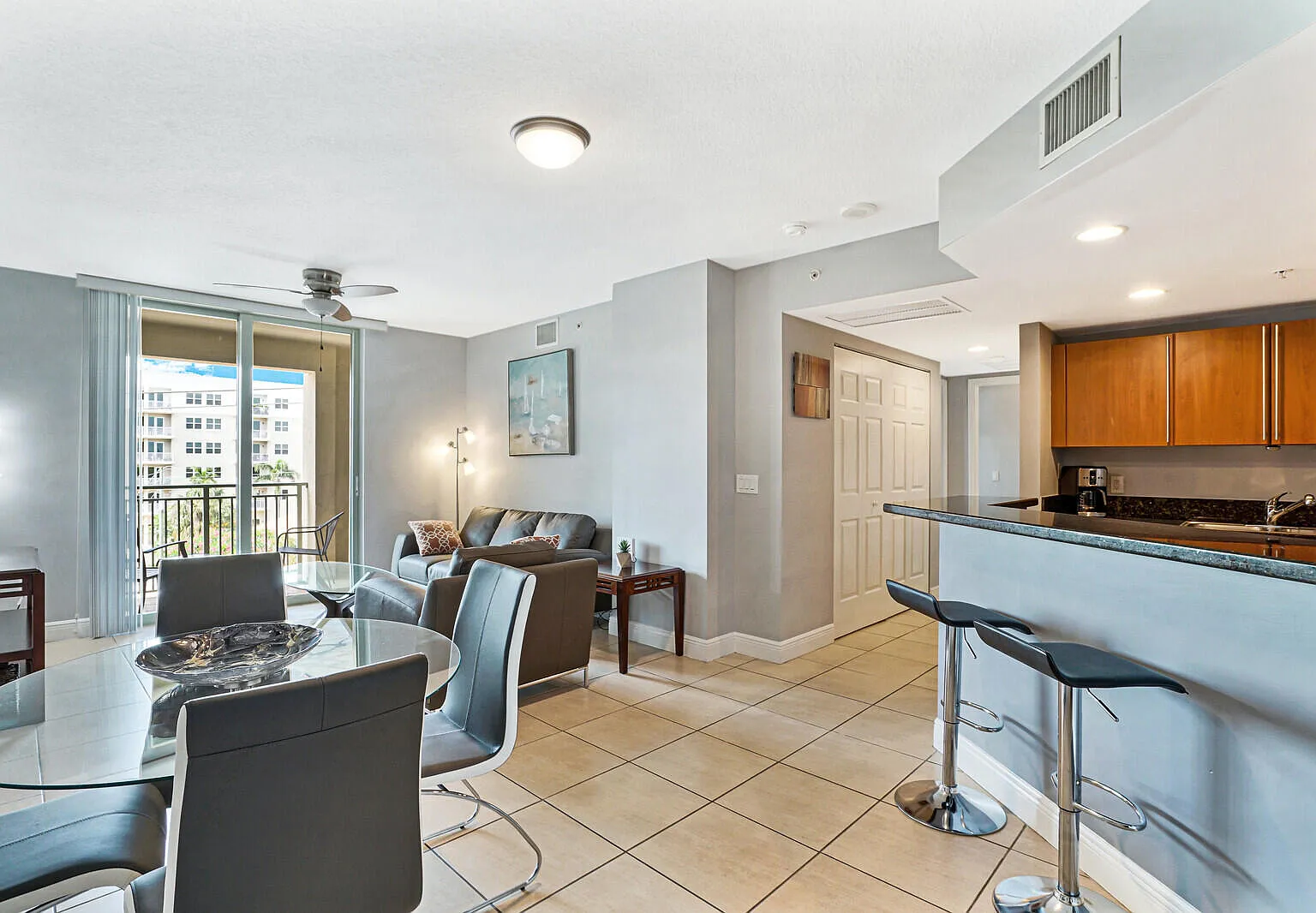 610 Clematis Condominium — Photo 1