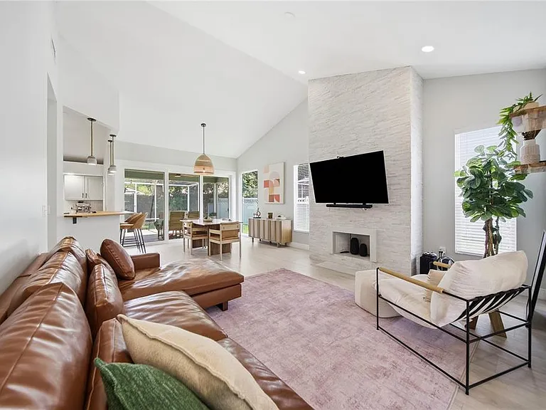 17633 Esprit Dr — Photo 3