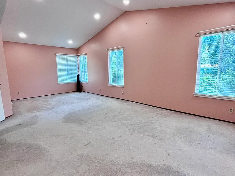 1084 Sunrise Dr — Photo 18