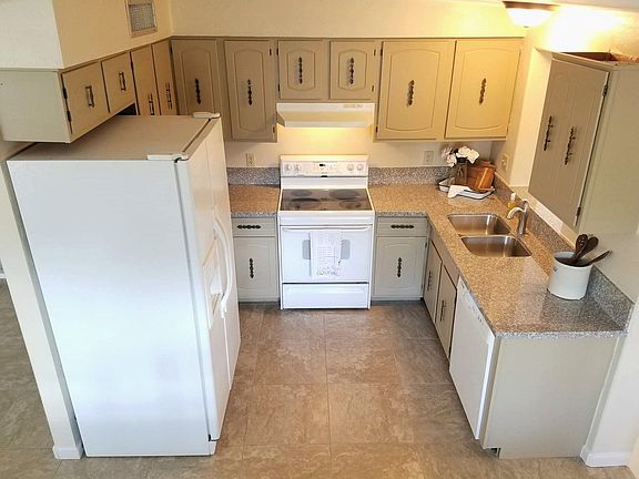 Remodeled Kitchen w/ Granite
