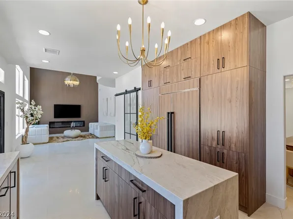 68 Teton Pines Dr, Henderson, NV 89074