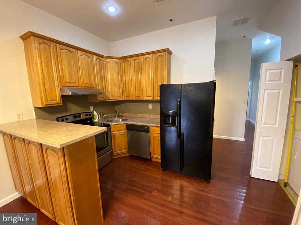 1st image of 911 Wood St APT 1