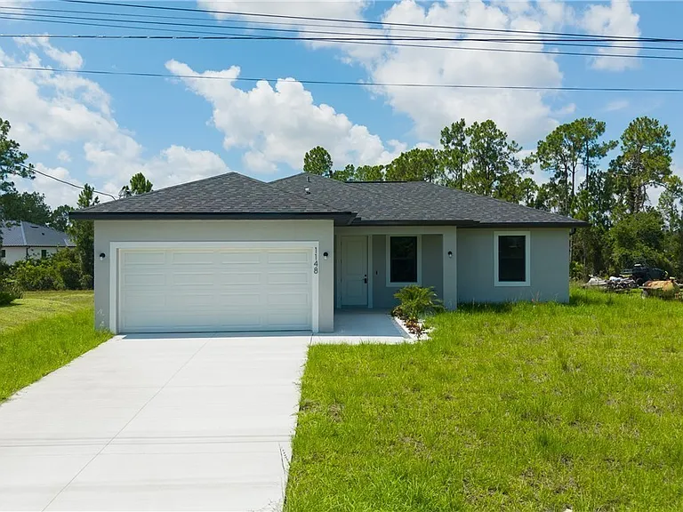 1148 Craft St E — Photo 1