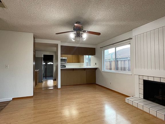 4th image of 15206 Dayton Ct