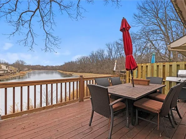 12327 Charlotte St, Kansas City, MO 64146