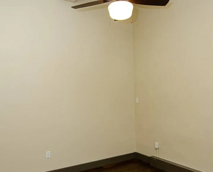 203 W Commercial St #2F — Photo 10