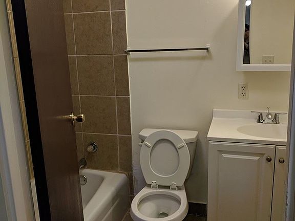 4th image of 1103 25th St APT C8
