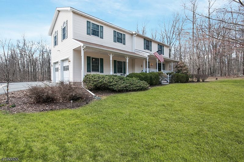 1st image of 3 Blueberry Dr