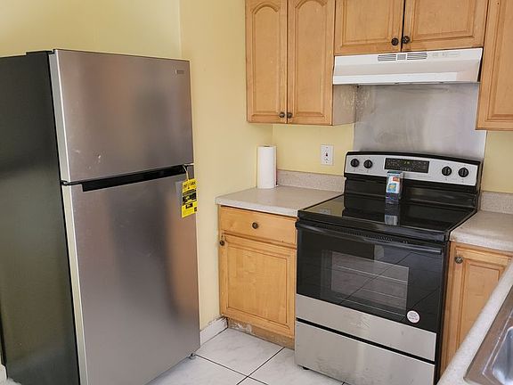 4th image of 4704 Carmel St