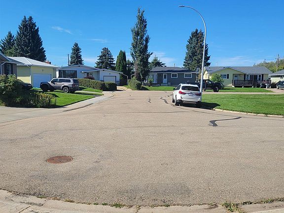 3rd image of 5111 59th St