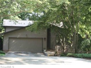 225 Shadowlawn Dr, Jamestown, NC 27282