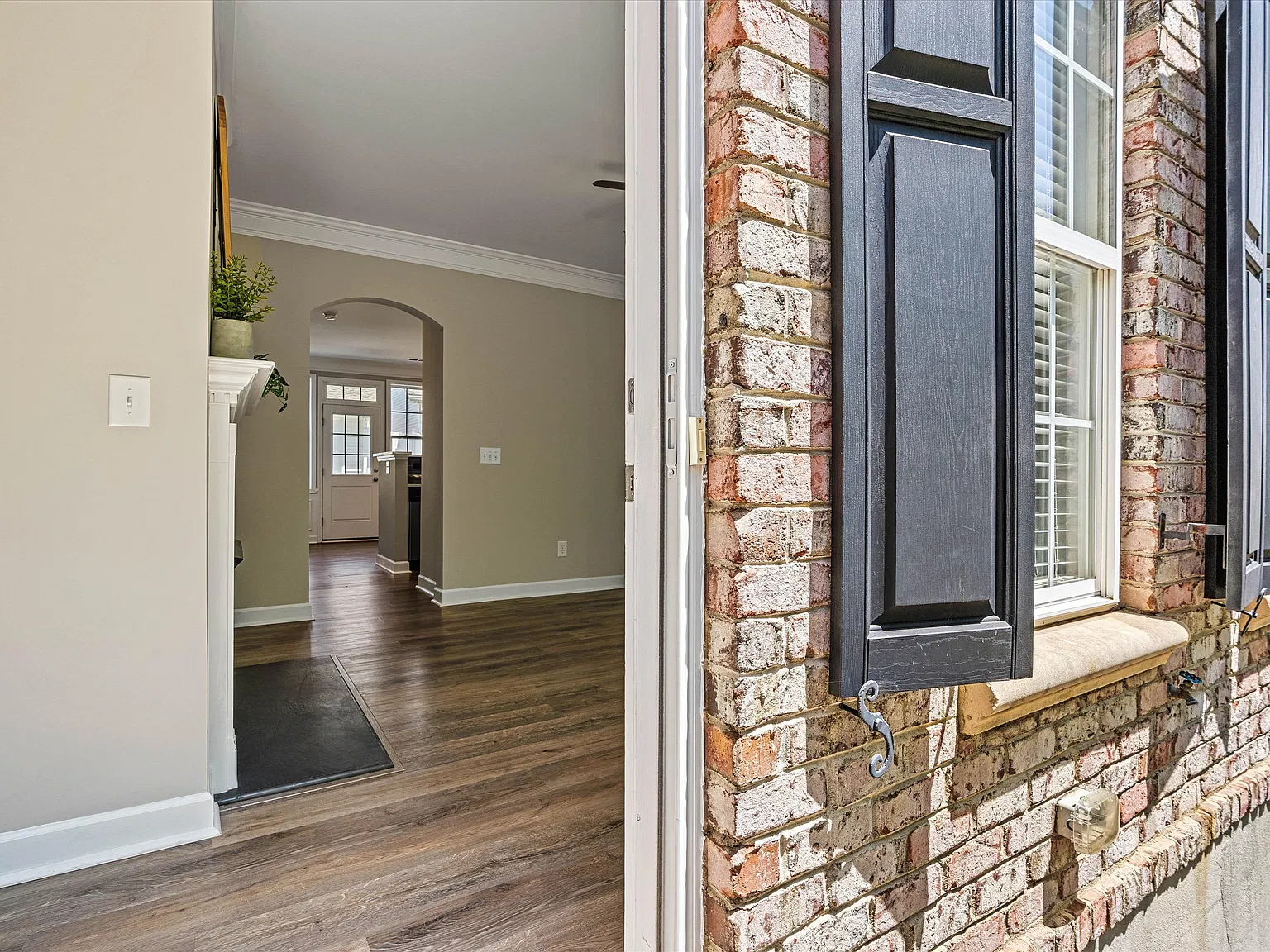 2 bed, 2.5 bath, 1054 sqft, $2,000 — Photo 3