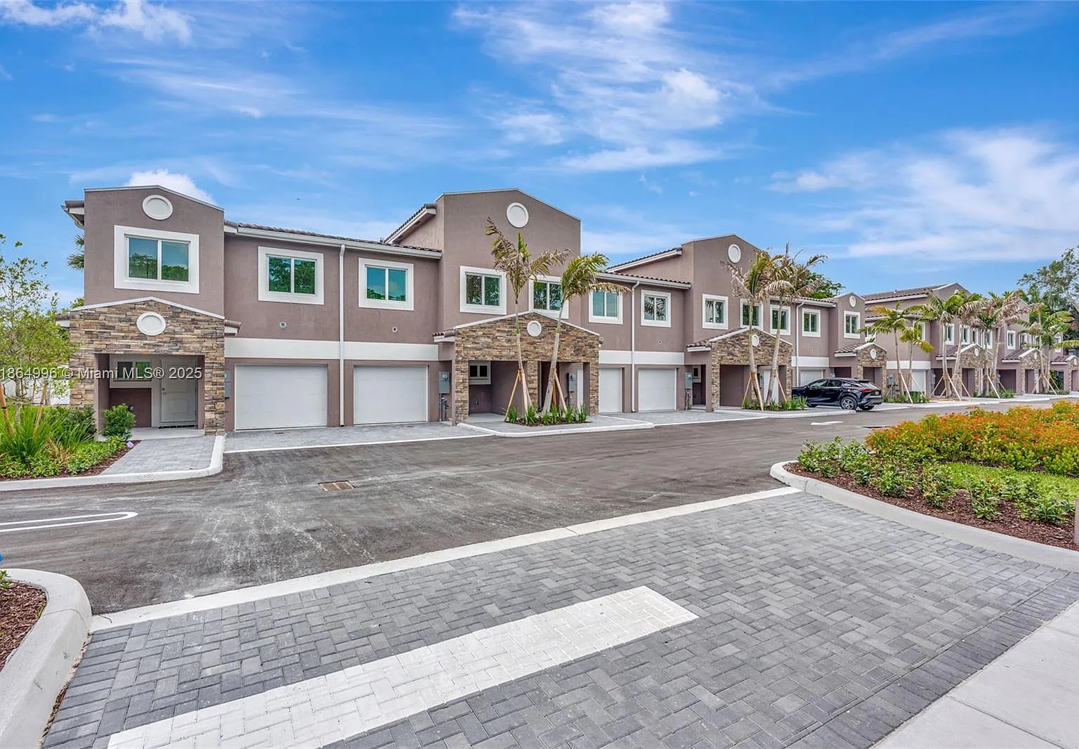 3 bed, 2.5 bath, 1650 sqft, $3,800 — Photo 1