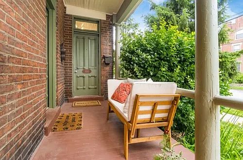 3rd image of 934 1/2 Neil Ave