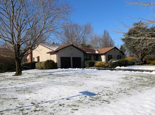 5 Ducharme Ln, Greenlawn, NY 11740