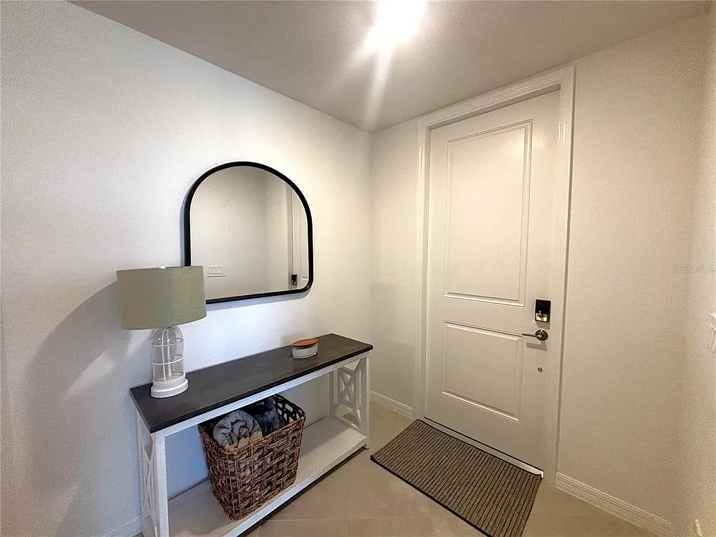 3 bed, 2.0 bath, 1741 sqft, $7,500 — Photo 3