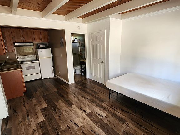 2nd image of 1133 Bonanza Ave #8