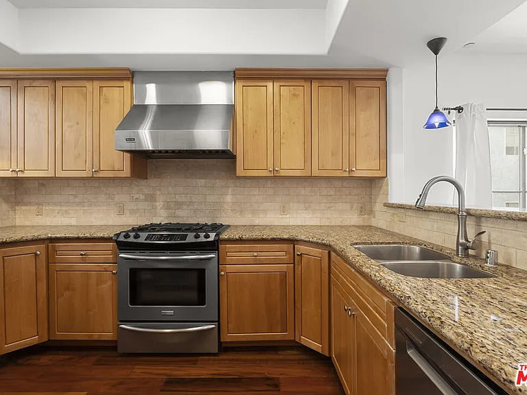 744 N Alfred St #104 — Photo 12