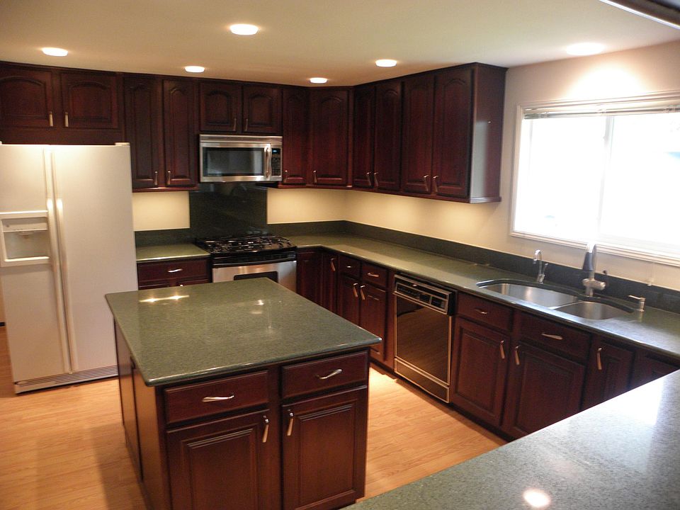 Large Gourmet Kitchen