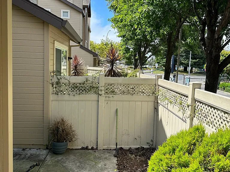 2527 Baywood Way — Photo 4