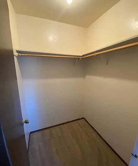 Ellis Park Apartments — Photo 9