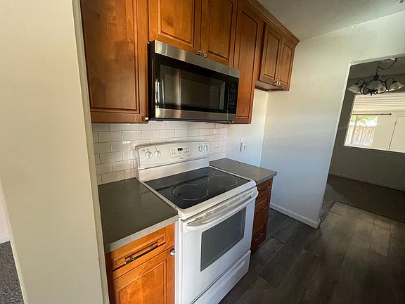 2nd image of 5019 Gladys Ct