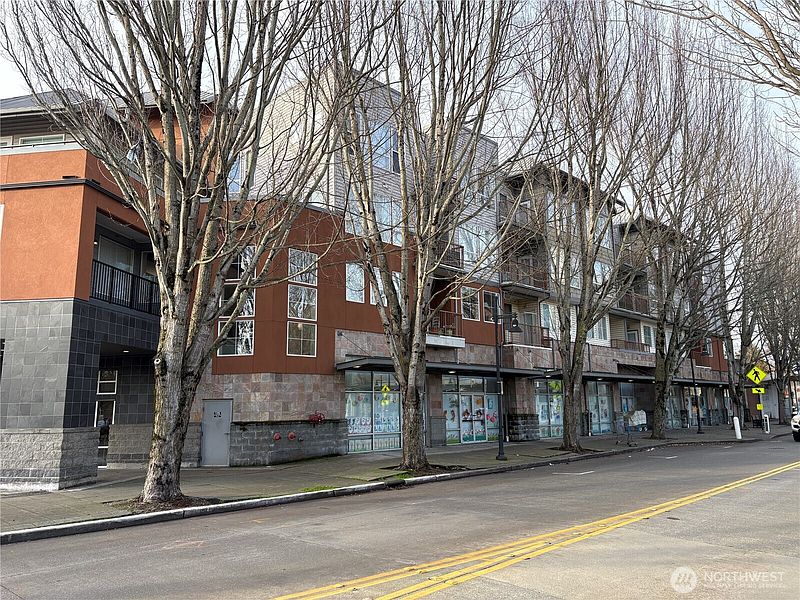 4th image of 225 Logan Avenue S #111