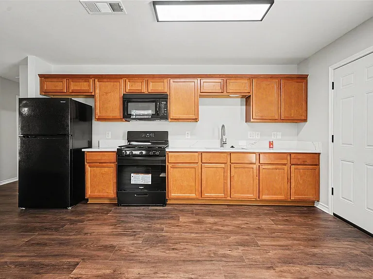 326 S Bell Dr — Photo 5